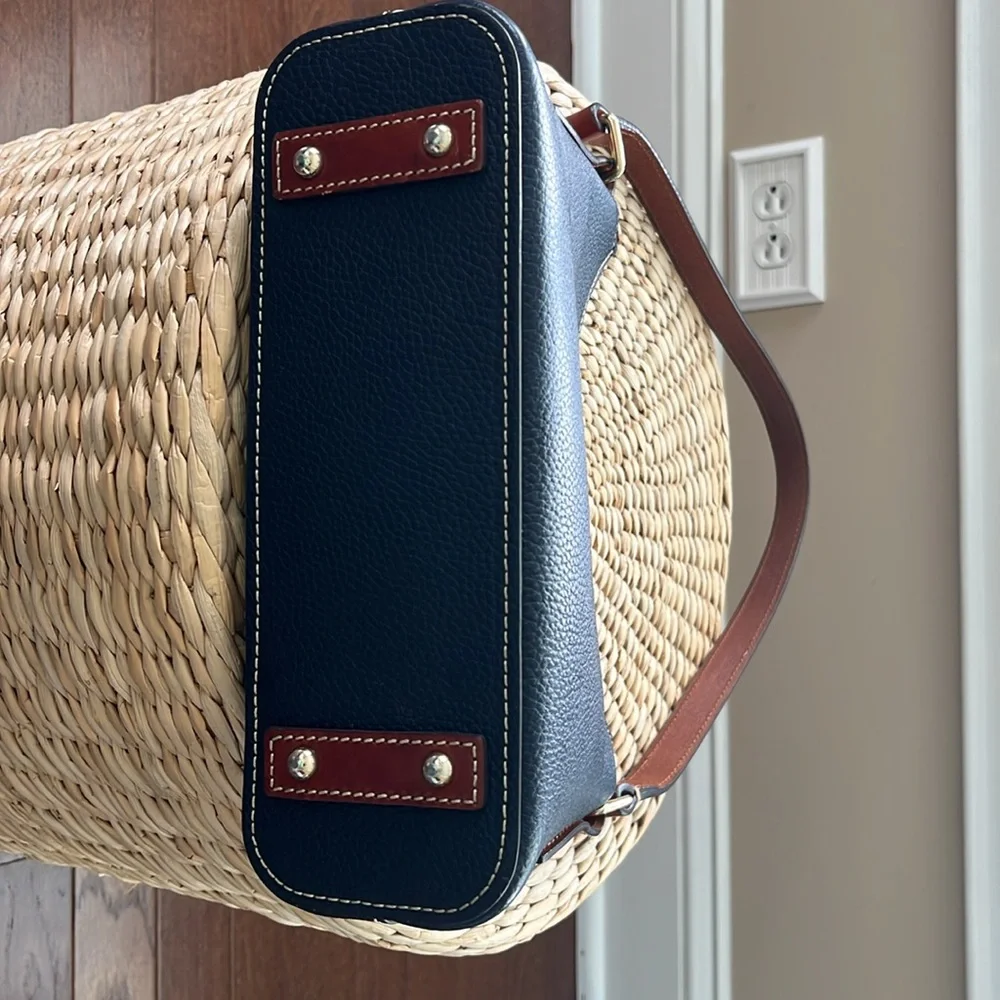 Dooney & Bourke Small leather Hobo bag in Navy Blue.